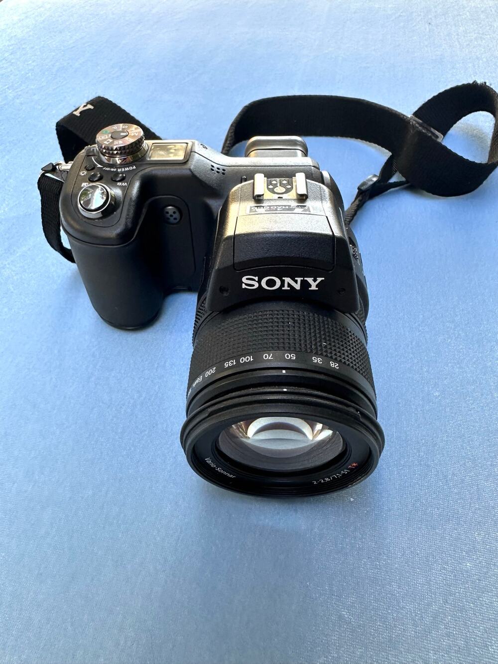 Sony Cyber-shot DSC-F828 8.0MP Digital Camera No Battery or SD Card